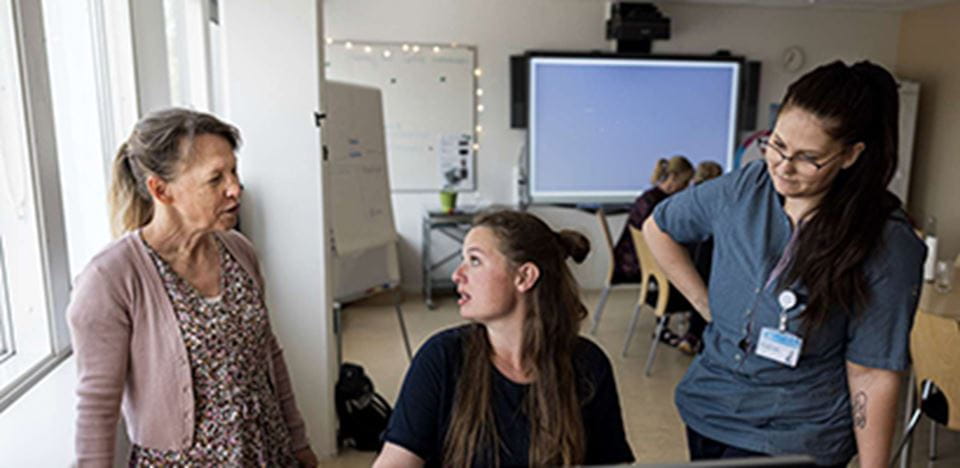 Samtale mellem tre medarbejdere