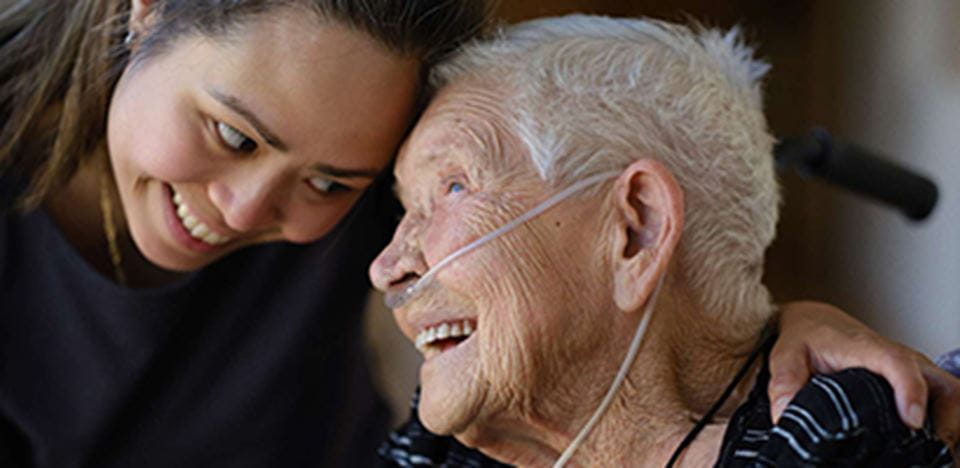 Kram mellem medarbejder og ældre